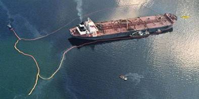 Картинки по запросу крушение танкера Exxon Valdez